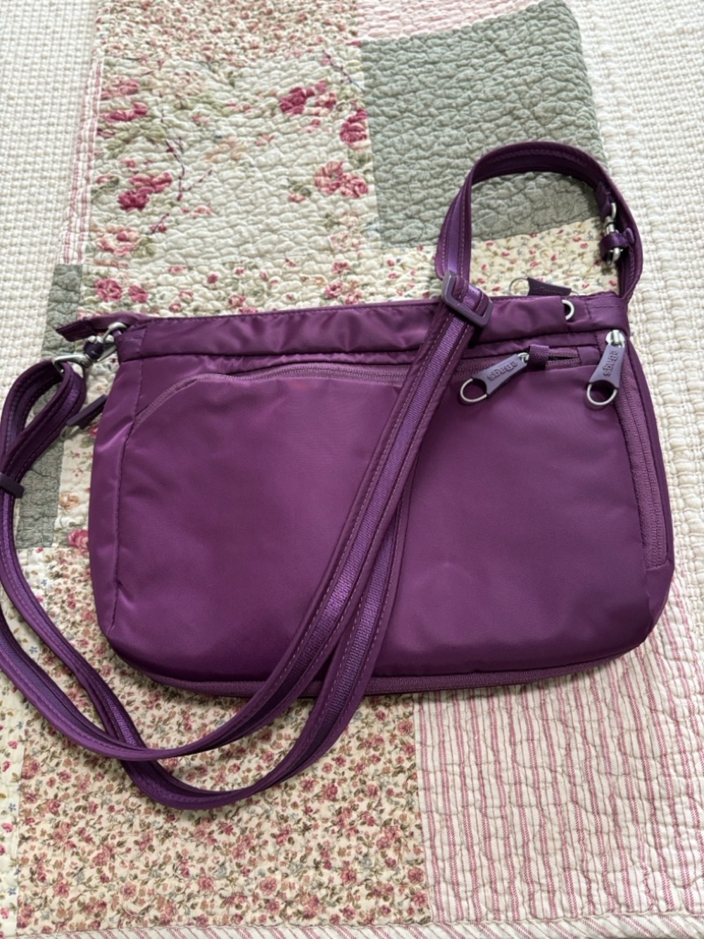 RFID AND ZIPPER LOCK CROSSBODY BAG FOR SAFE TRAVELS